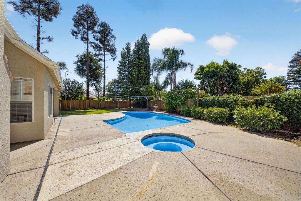 Image 58 of property listing at 602 Fallbrook Avenue, Clovis, CA 93611