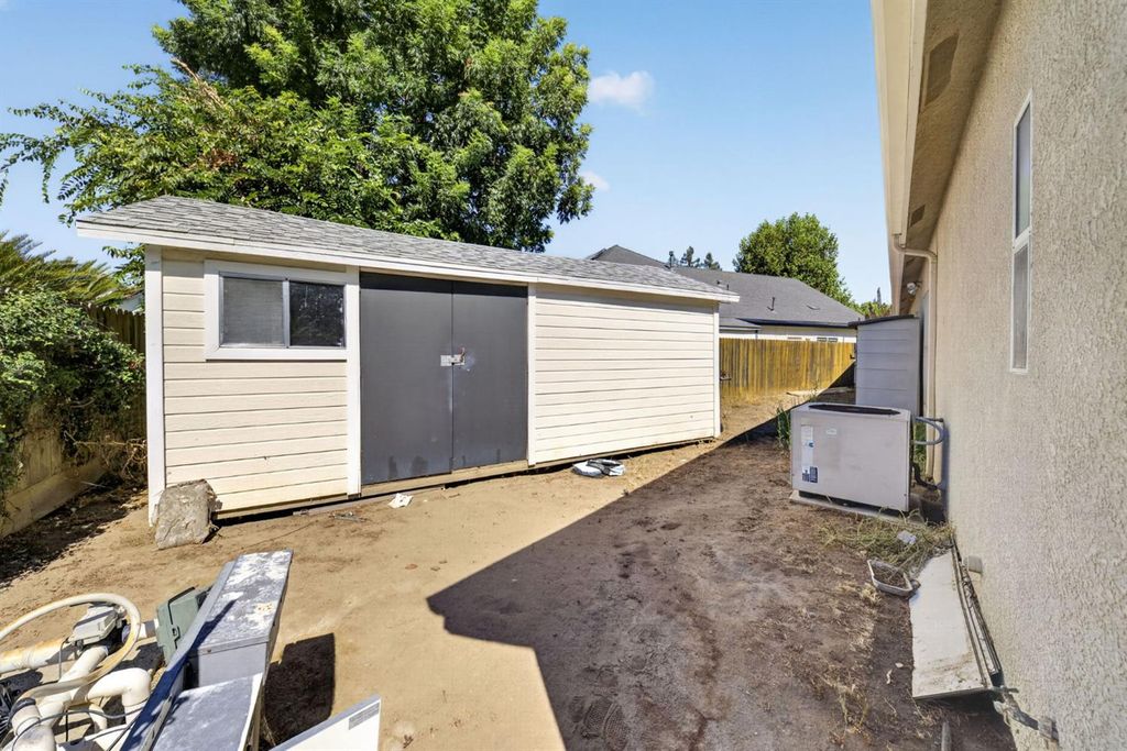 Image 59 of property listing at 602 Fallbrook Avenue, Clovis, CA 93611