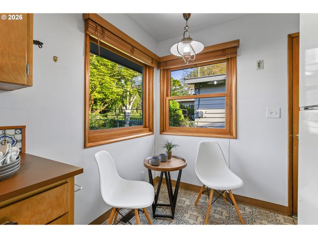 6900 Sw 11TH Dr, Portland, OR 97219
