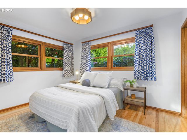 6900 Sw 11TH Dr, Portland, OR 97219