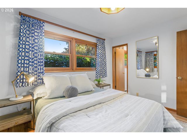 6900 Sw 11TH Dr, Portland, OR 97219