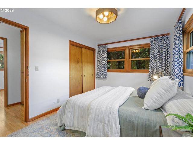 6900 Sw 11TH Dr, Portland, OR 97219