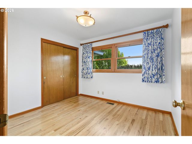 6900 Sw 11TH Dr, Portland, OR 97219