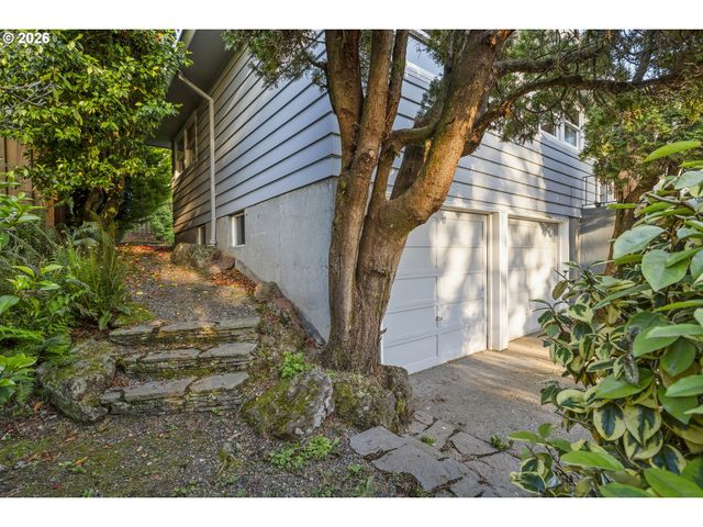6900 Sw 11TH Dr, Portland, OR 97219