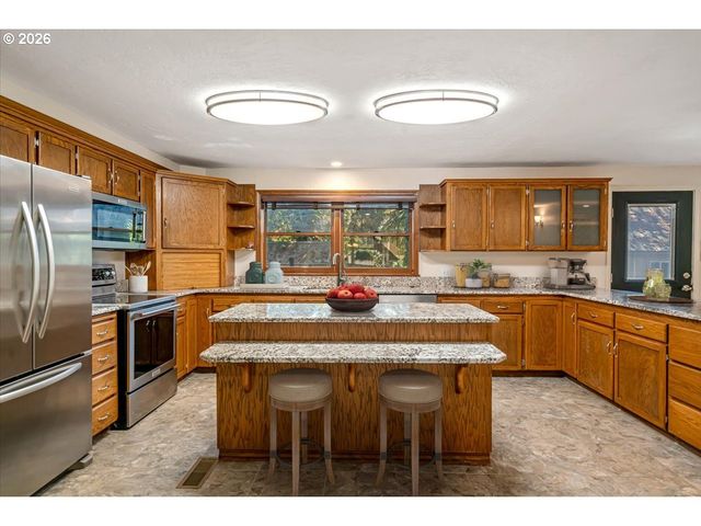 1590 JAMESTOWN St, Salem, OR 97302