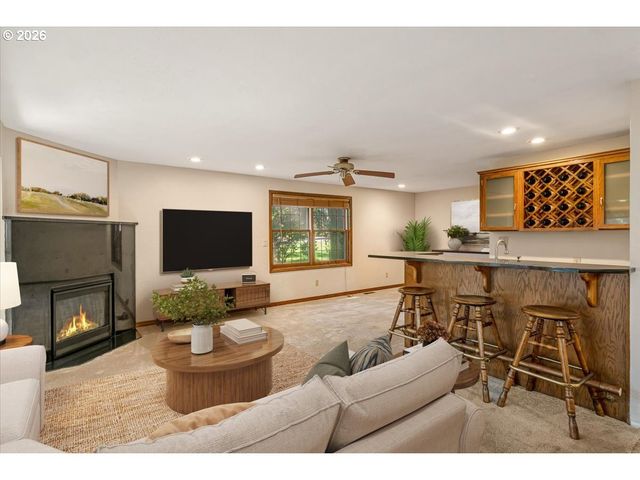 1590 JAMESTOWN St, Salem, OR 97302