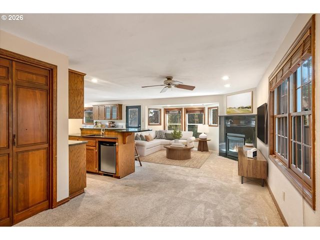 1590 JAMESTOWN St, Salem, OR 97302