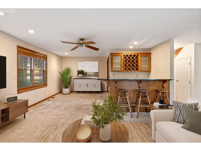 1590 JAMESTOWN St, Salem, OR 97302