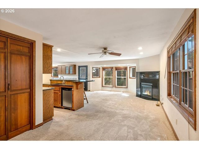 1590 JAMESTOWN St, Salem, OR 97302