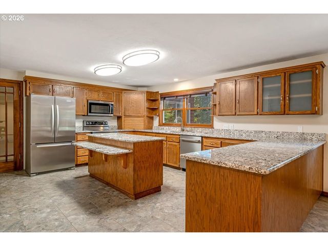 1590 JAMESTOWN St, Salem, OR 97302