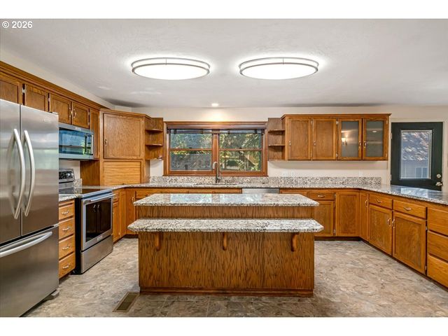 1590 JAMESTOWN St, Salem, OR 97302