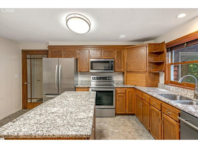 1590 JAMESTOWN St, Salem, OR 97302