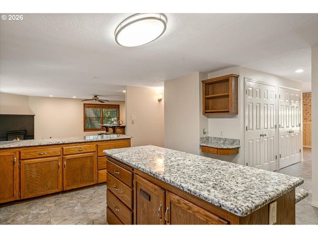 1590 JAMESTOWN St, Salem, OR 97302