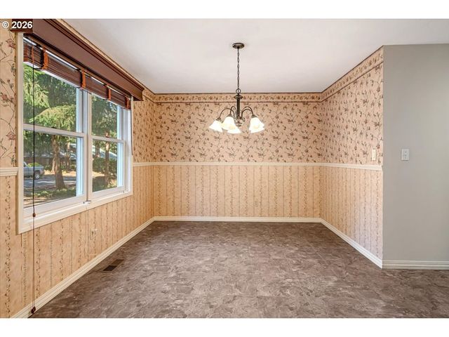 1590 JAMESTOWN St, Salem, OR 97302