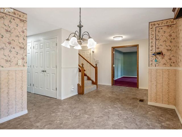 1590 JAMESTOWN St, Salem, OR 97302