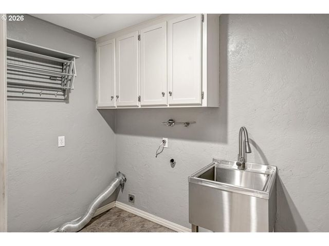 1590 JAMESTOWN St, Salem, OR 97302