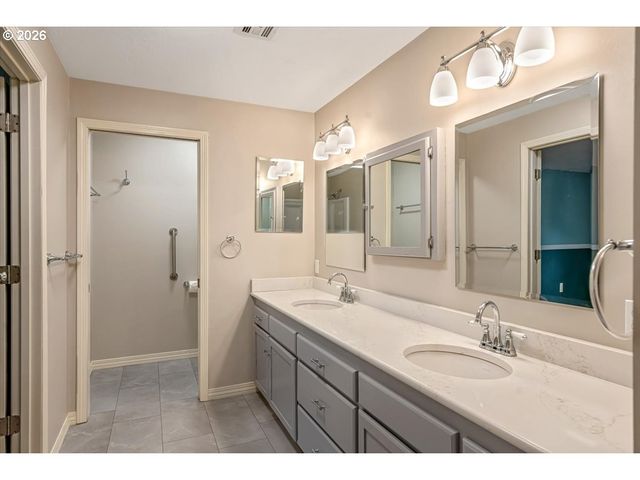 1590 JAMESTOWN St, Salem, OR 97302