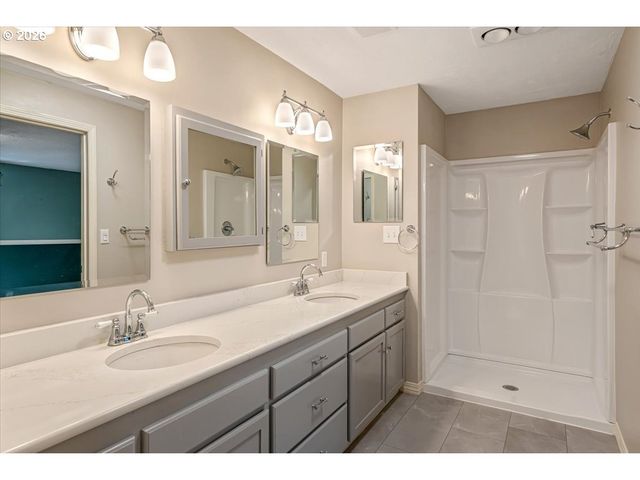 1590 JAMESTOWN St, Salem, OR 97302
