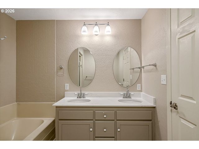 1590 JAMESTOWN St, Salem, OR 97302