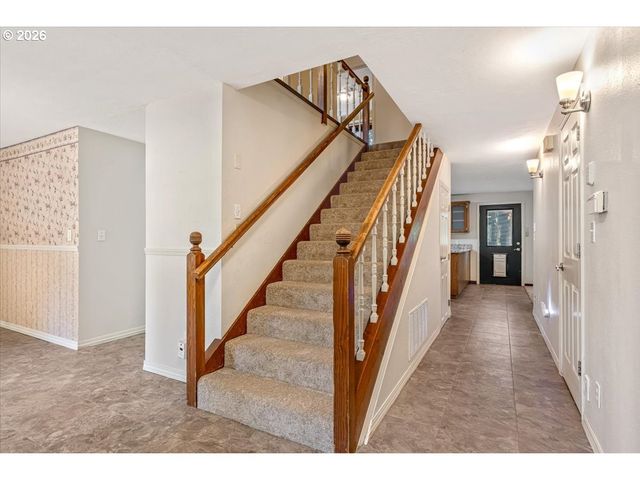 1590 JAMESTOWN St, Salem, OR 97302