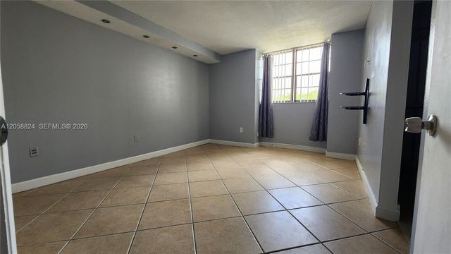 10985 SW 107th St 304, Miami, FL 33176