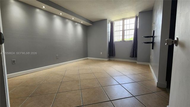 10985 SW 107th St 304, Miami, FL 33176