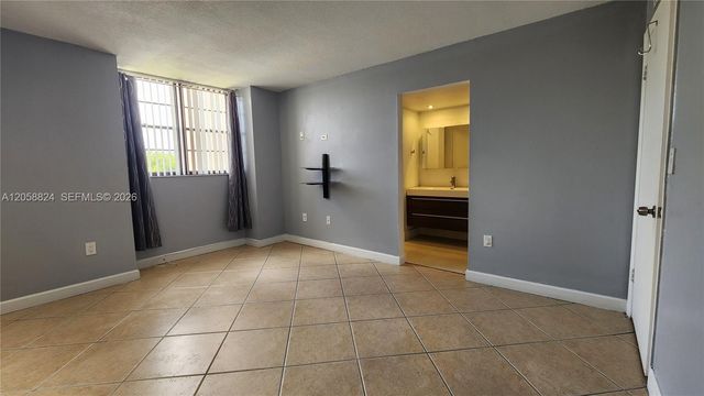 10985 SW 107th St 304, Miami, FL 33176