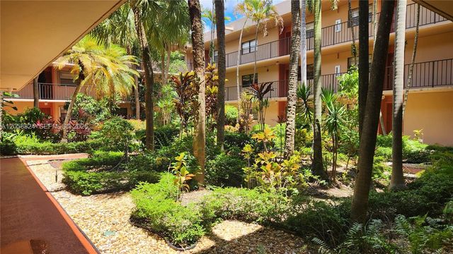 10985 SW 107th St 304, Miami, FL 33176