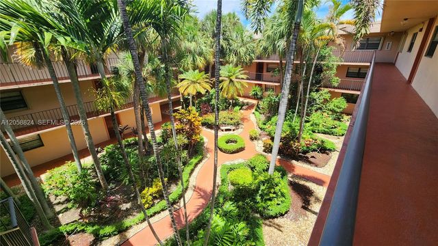 10985 SW 107th St 304, Miami, FL 33176