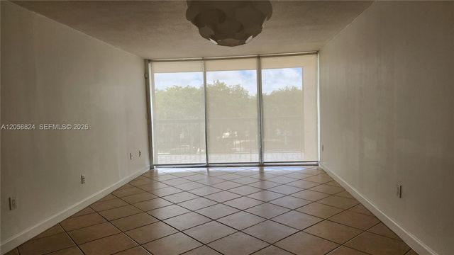 10985 SW 107th St 304, Miami, FL 33176