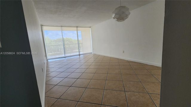 10985 SW 107th St 304, Miami, FL 33176