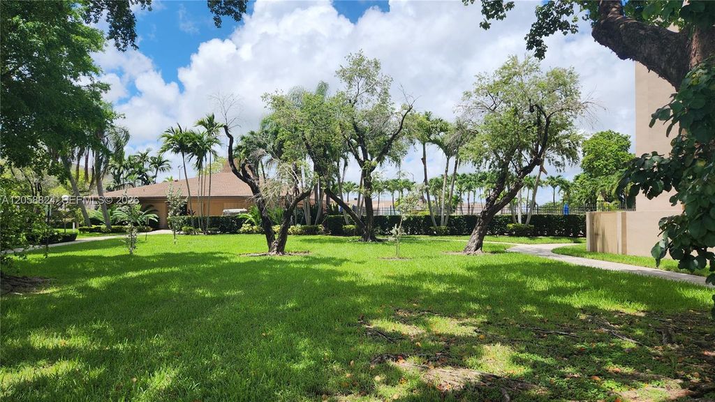10985 SW 107th St 304, Miami, FL 33176