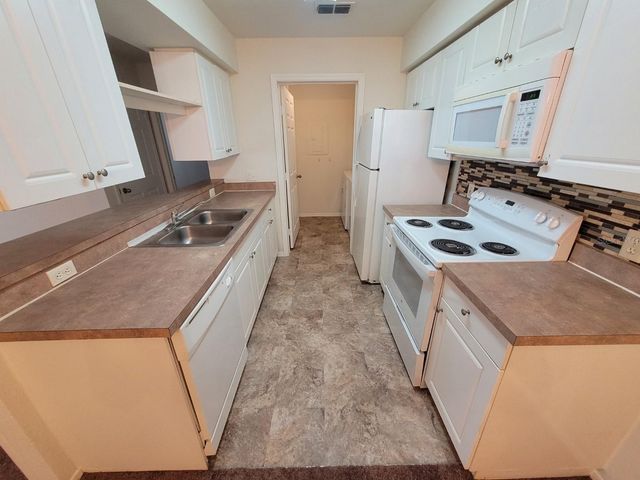 36106 LAKE CHASE BOULEVARD 102, Zephyrhills, FL 33541