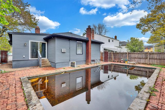 66 Phelps Lane, North Babylon, NY 11703