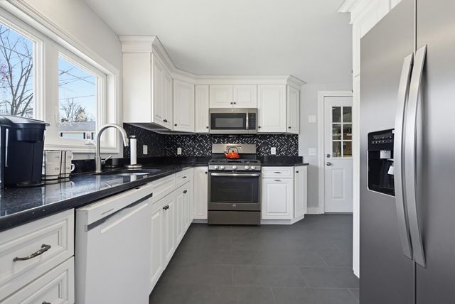 42 Kenney Street, Manchester, NH 03103