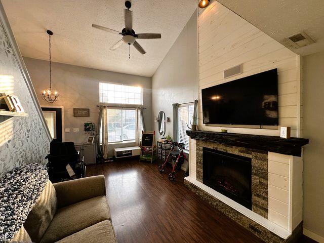 6588 Dunsdin Drive, Plainfield, IN 46168