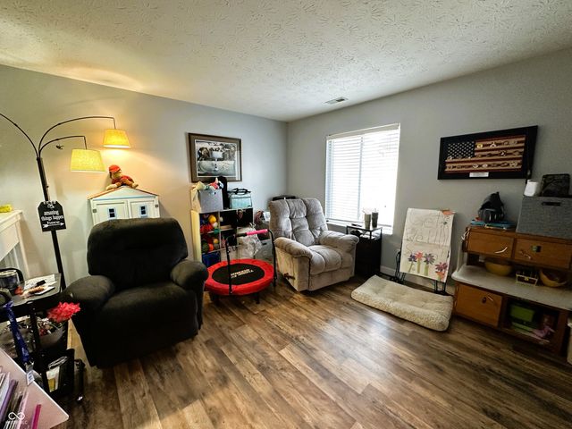 6588 Dunsdin Drive, Plainfield, IN 46168