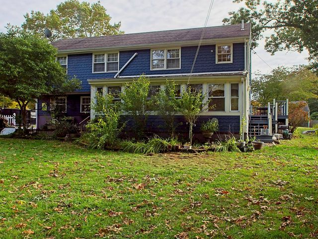 37 Simpson Lane, Freetown, MA 02702