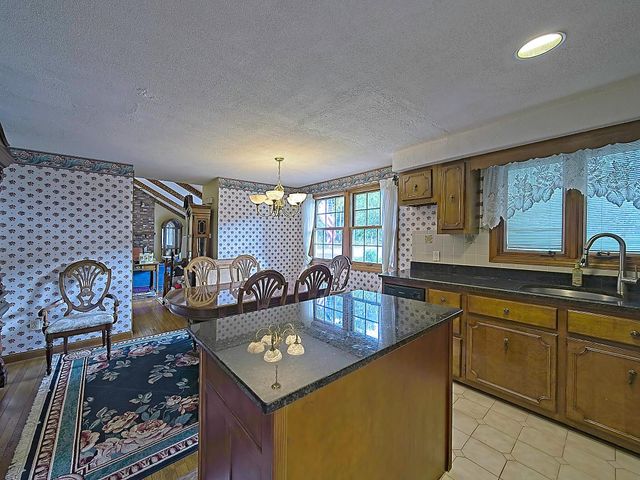 37 Simpson Lane, Freetown, MA 02702