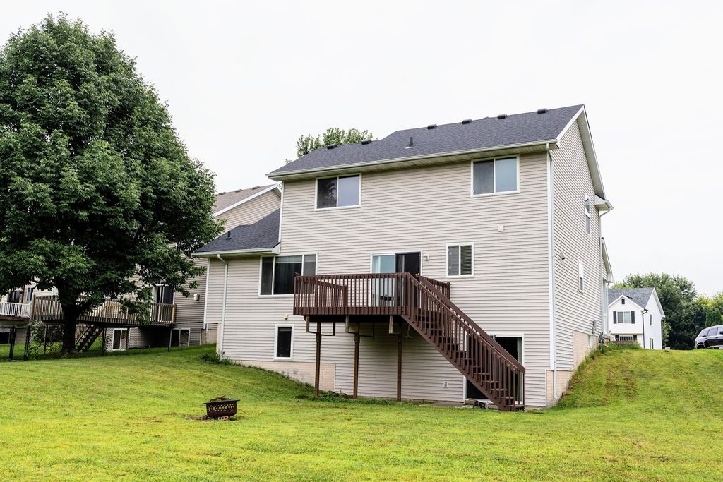 3910 122nd Street, Urbandale, IA 50323