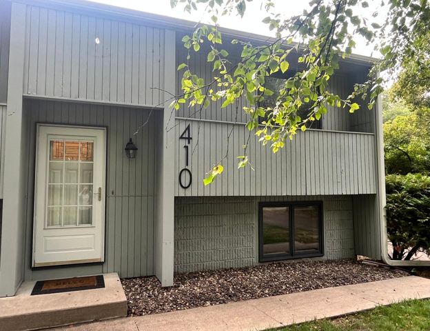 408-410 Cardigan Road, Shoreview, MN 55126