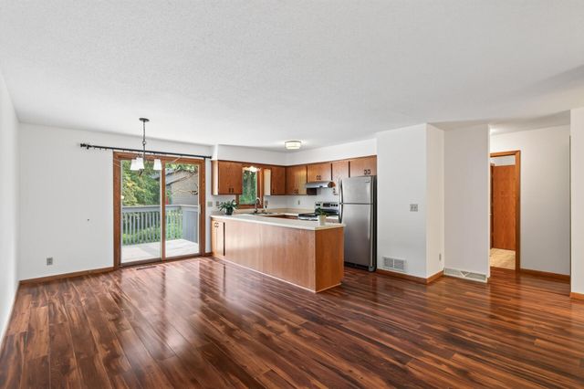 408-410 Cardigan Road, Shoreview, MN 55126
