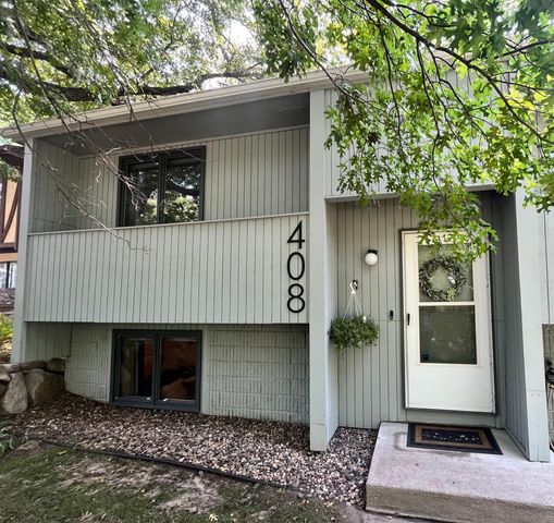 408-410 Cardigan Road, Shoreview, MN 55126