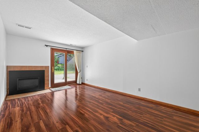 408-410 Cardigan Road, Shoreview, MN 55126
