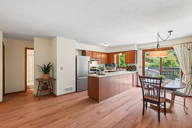 408-410 Cardigan Road, Shoreview, MN 55126