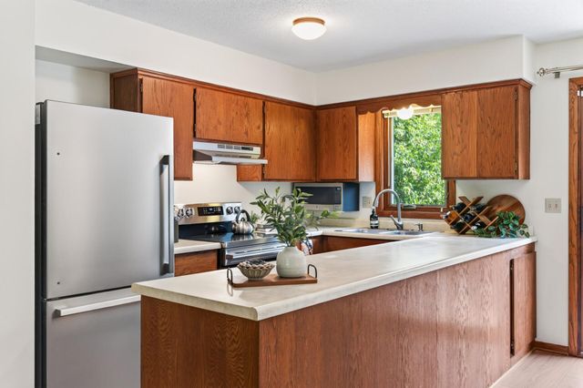 408-410 Cardigan Road, Shoreview, MN 55126