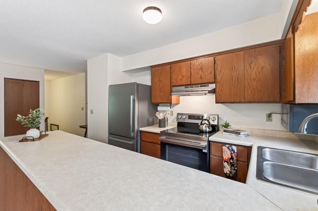 408-410 Cardigan Road, Shoreview, MN 55126