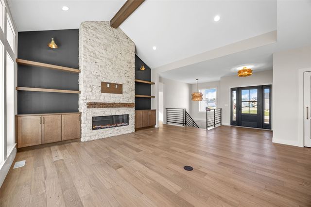 1986 Royal Oak Ridge Road, Marion, IA 52302