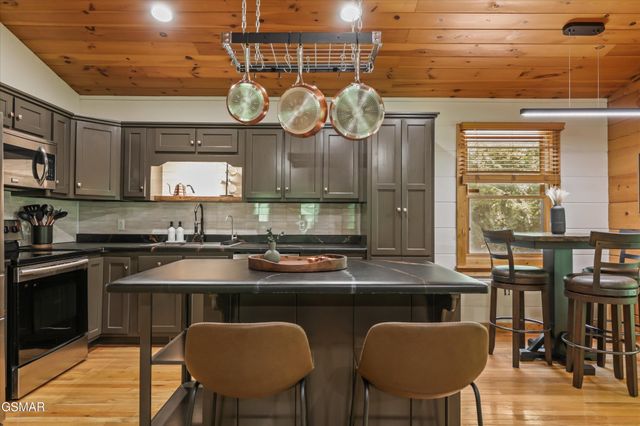 288 Panther Creek Road, Sevierville, TN 37876