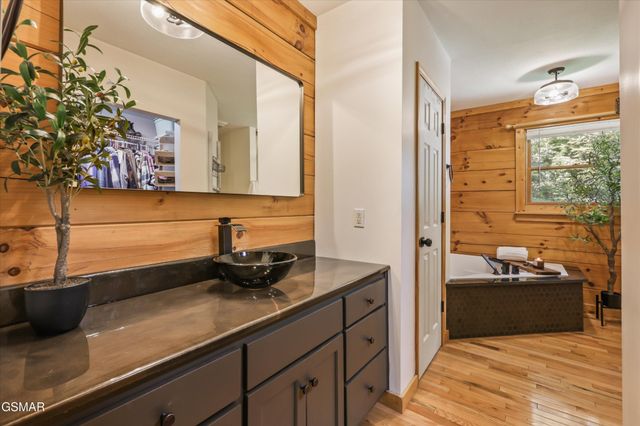 288 Panther Creek Road, Sevierville, TN 37876